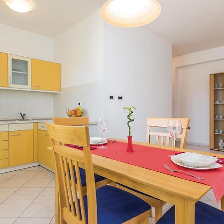 Cozy Apartment In Porec With Wifi 外观 照片