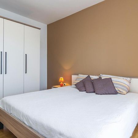 Cozy Apartment In Porec With Wifi 外观 照片