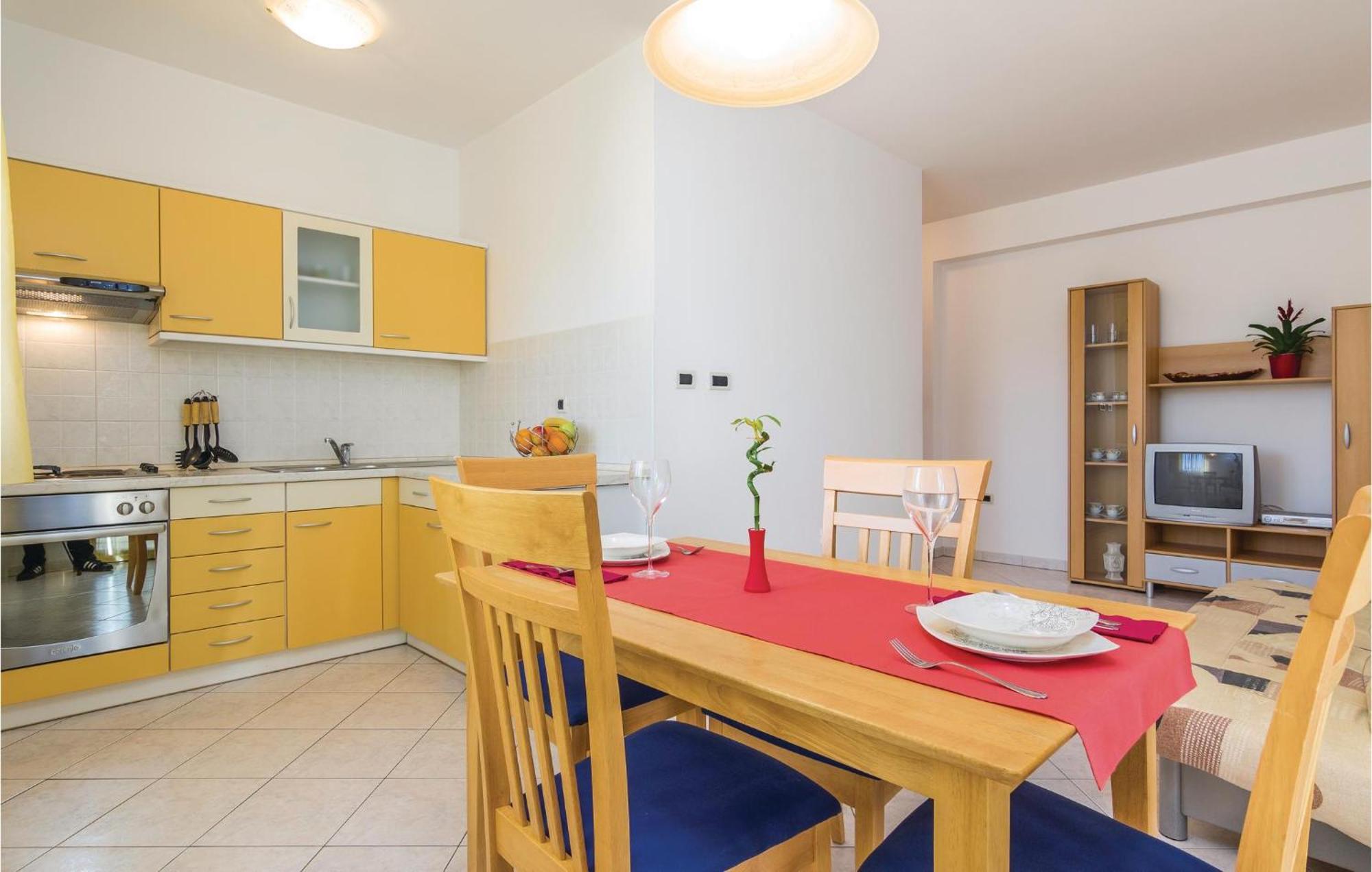 Cozy Apartment In Porec With Wifi 外观 照片