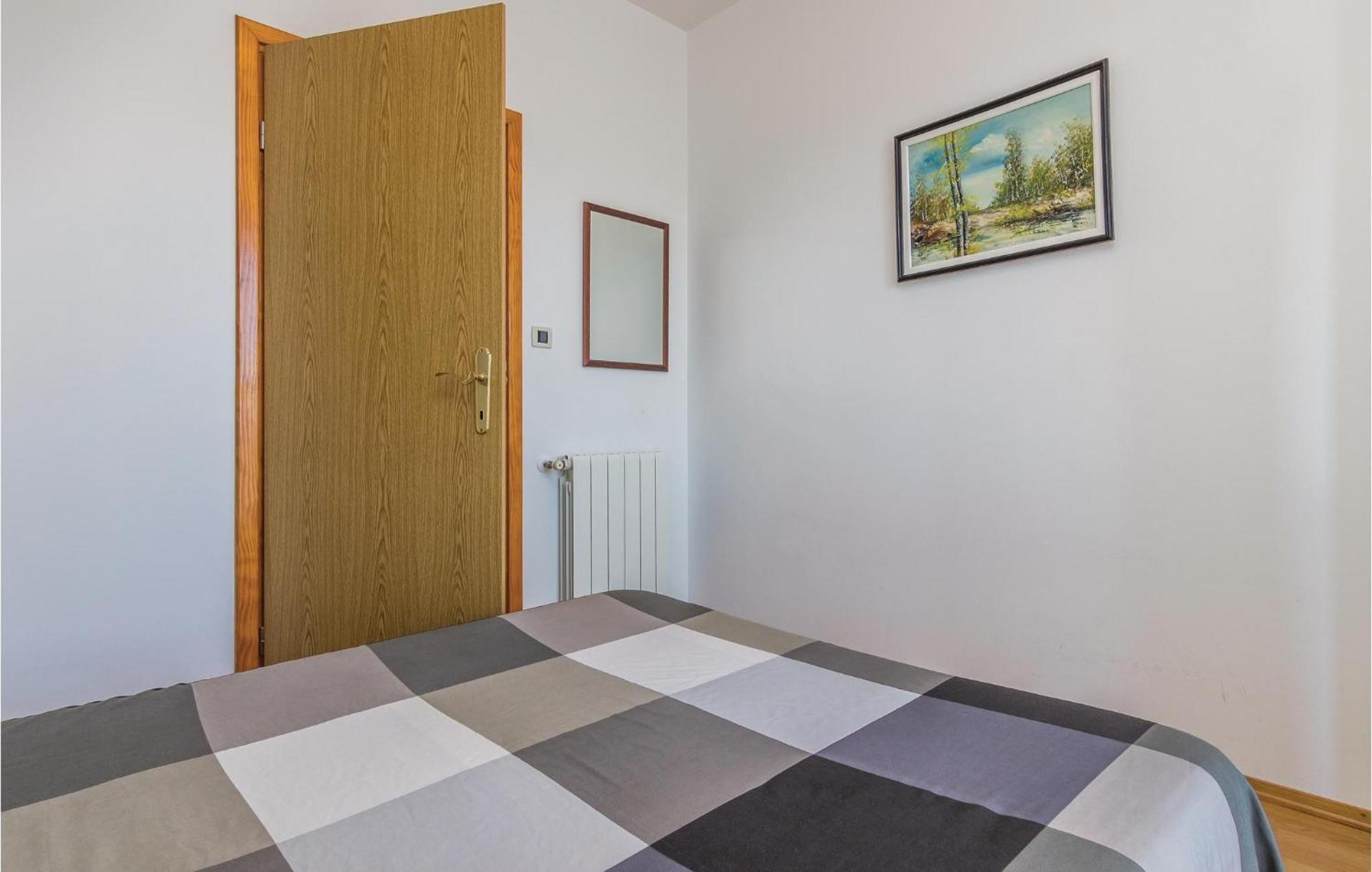 Cozy Apartment In Porec With Wifi 外观 照片