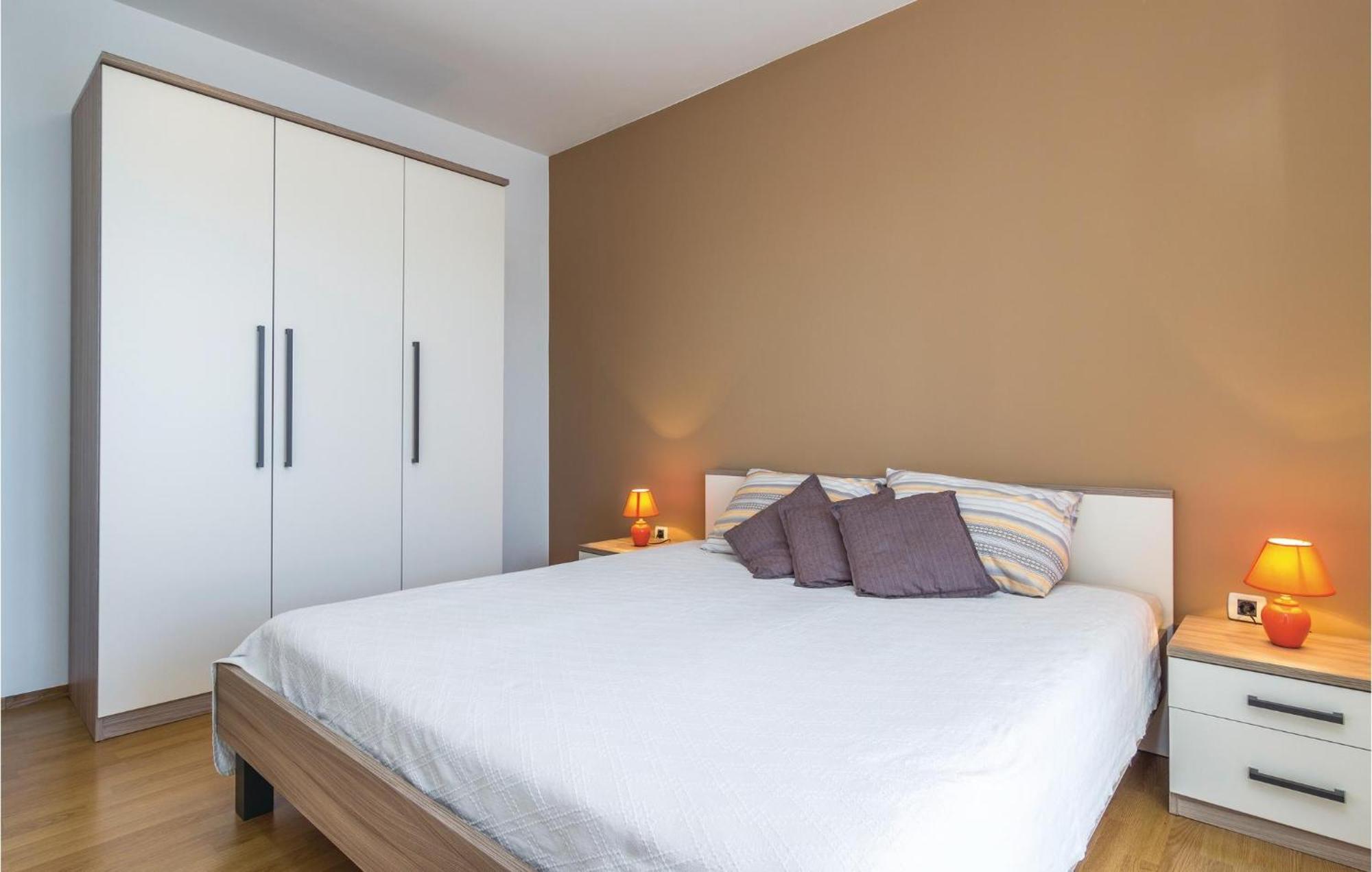 Cozy Apartment In Porec With Wifi 外观 照片