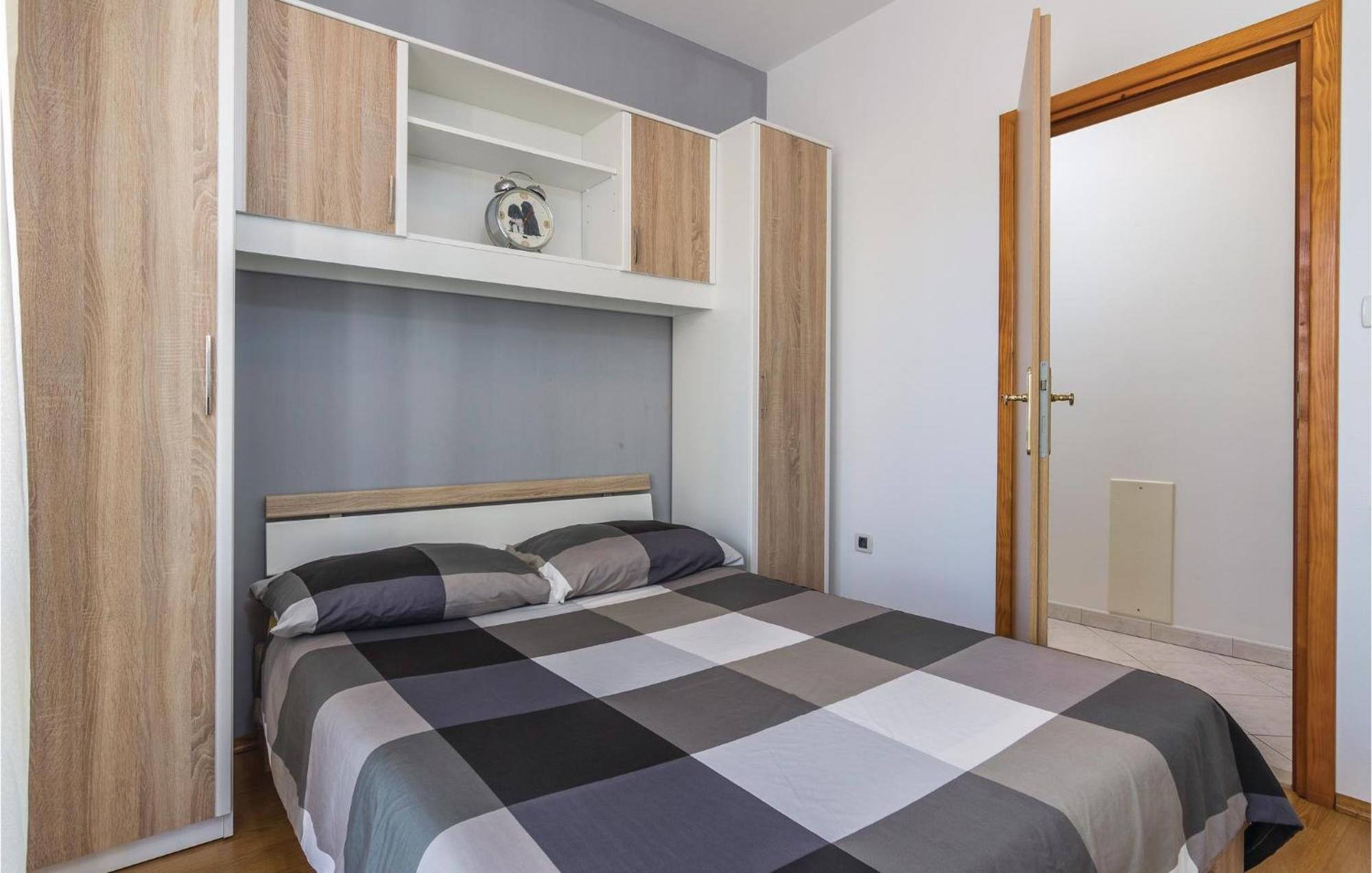 Cozy Apartment In Porec With Wifi 外观 照片