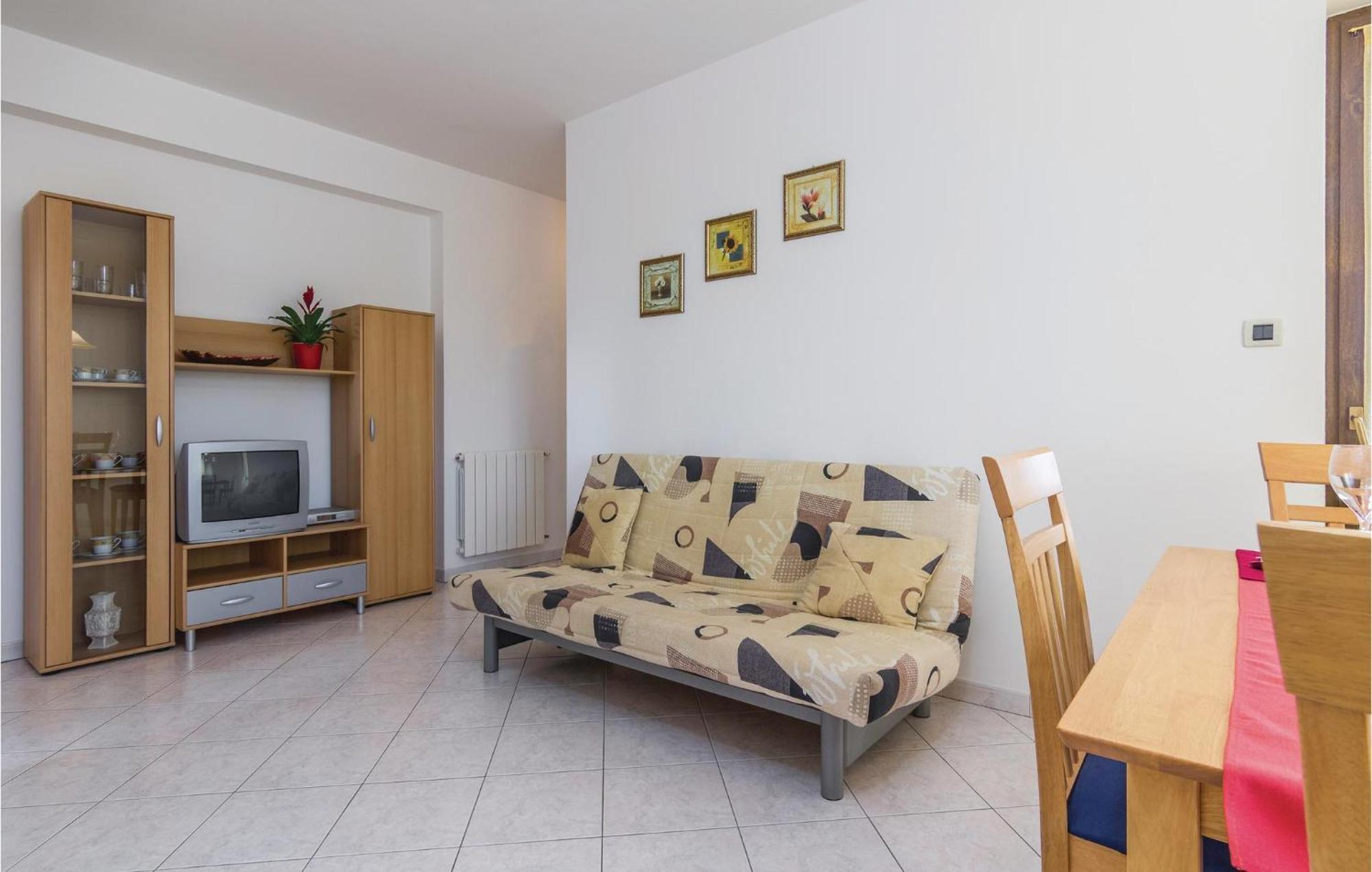 Cozy Apartment In Porec With Wifi 外观 照片
