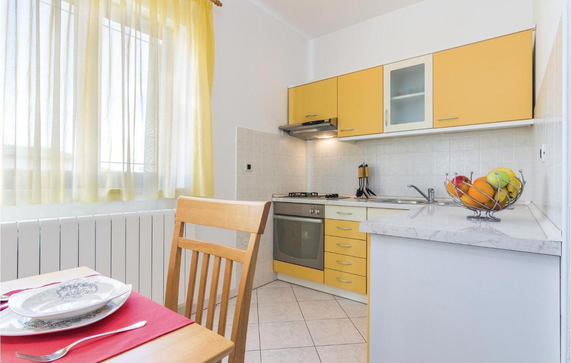Cozy Apartment In Porec With Wifi 外观 照片