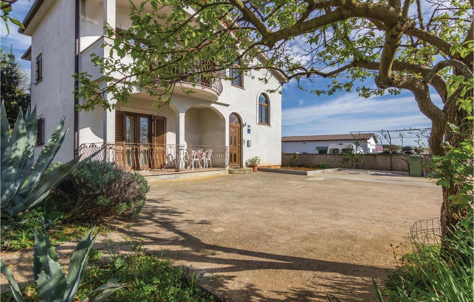 Cozy Apartment In Porec With Wifi 外观 照片