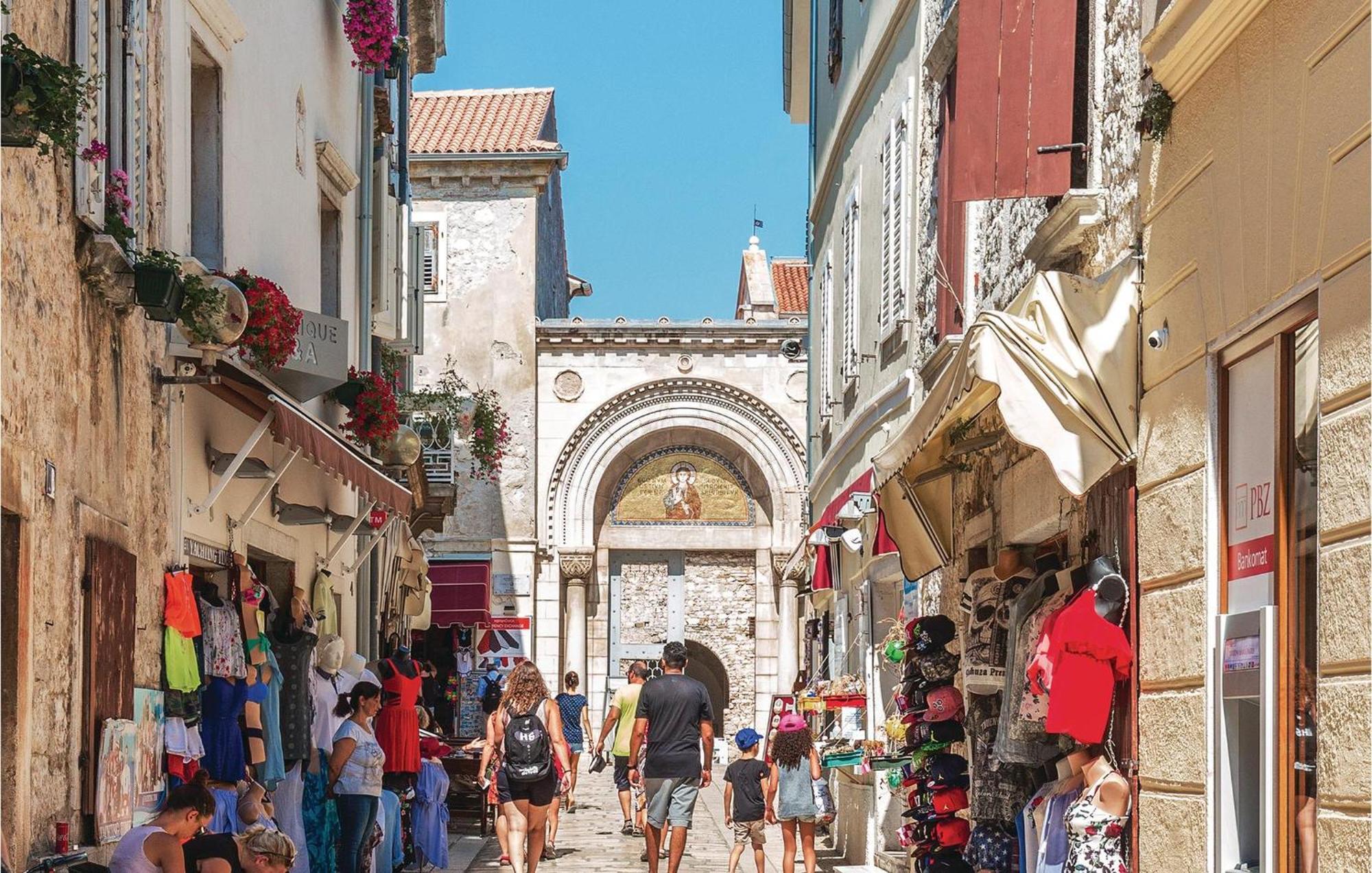 Cozy Apartment In Porec With Wifi 外观 照片